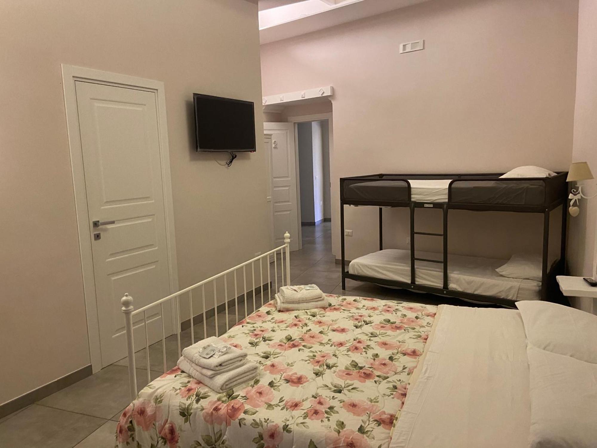 Bed and Breakfast Beb la Gemma Neapel Exterior foto
